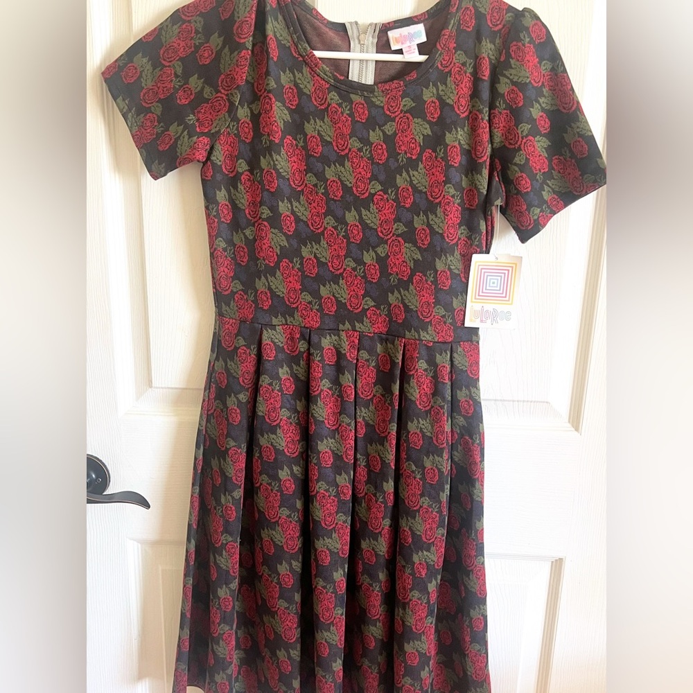 *NWT* LuLaRoe Amelia Dress - Red Rose print